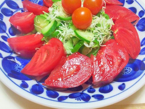 グリーン野菜と高リコピントマトのヘルシーサラダ